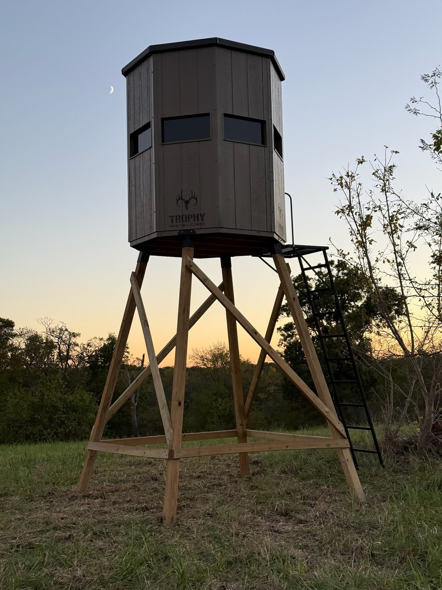 Trophy Hunting Blinds 6' Standard Series Octagon Hunting Blind