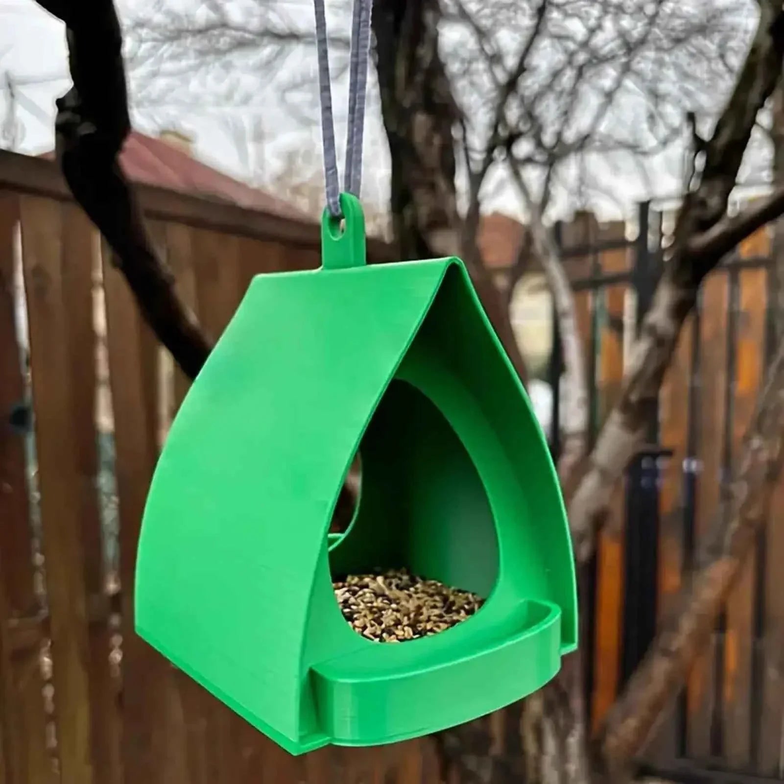 House Bird Feeder Open Design Decorative Station Hut Shape Hangable Mounted Small Hummingbird Feeder for Outside Garden Winter