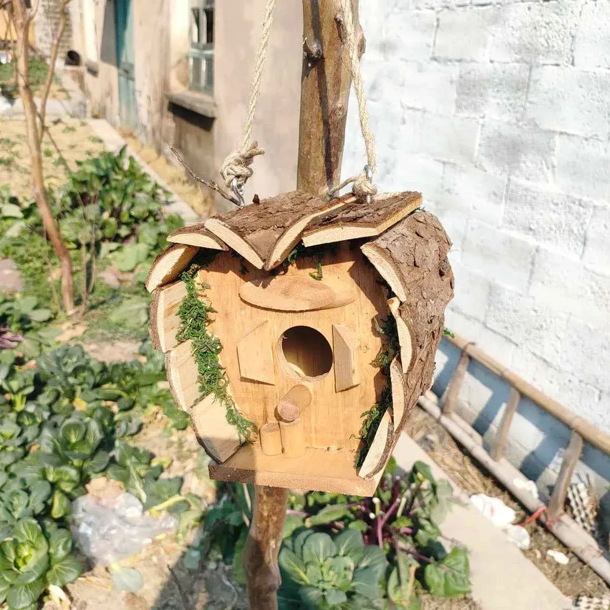 Wooden Bird's Nest Outdoor Hanging Heart-Shaped Bird's Nest House with Pole Small Birdcage House Budgie Bird House 1 Piece