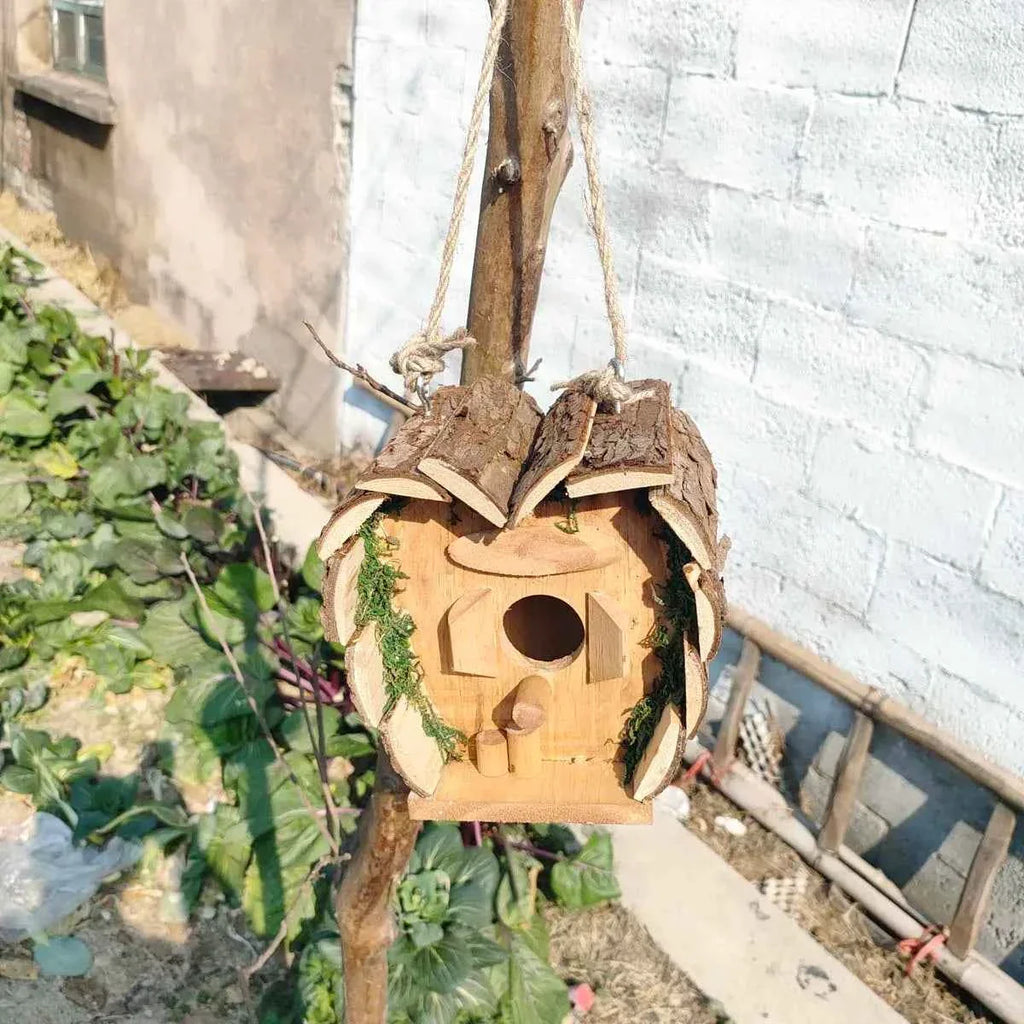 Wooden Bird's Nest Outdoor Hanging Heart-Shaped Bird's Nest House with Pole Small Birdcage House Budgie Bird House 1 Piece