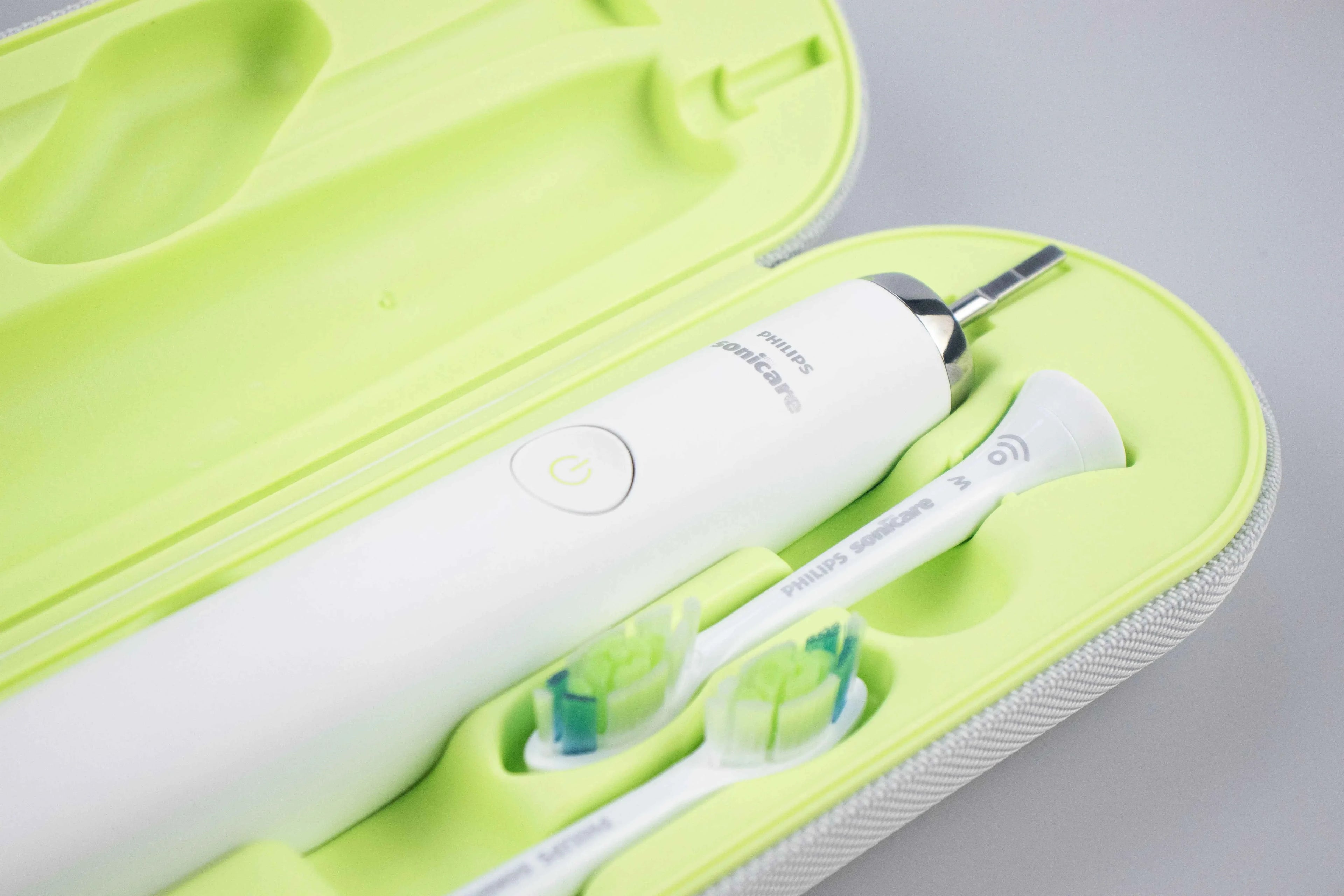 Philips Sonicare Diamond Clean HX9332 Electric Toothbrush Handle,Equipped with a travel charging case and two brush heads