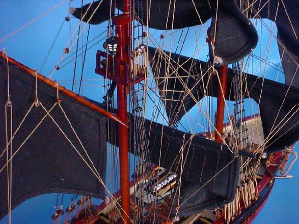 Wooden Caribbean Pirate Ship Model Limited 26"" - Black Sails